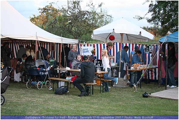 Earthdance -Trommer for fred - byhj - Denmark 17-18 september 2005. IMG_9365.JPG