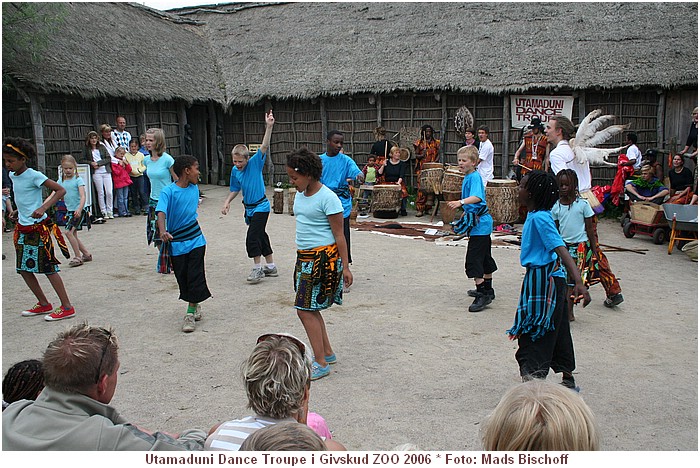 Utamaduni Dance Troupe i Givskud ZOO, Juni 2006 IMG_3124.JPG