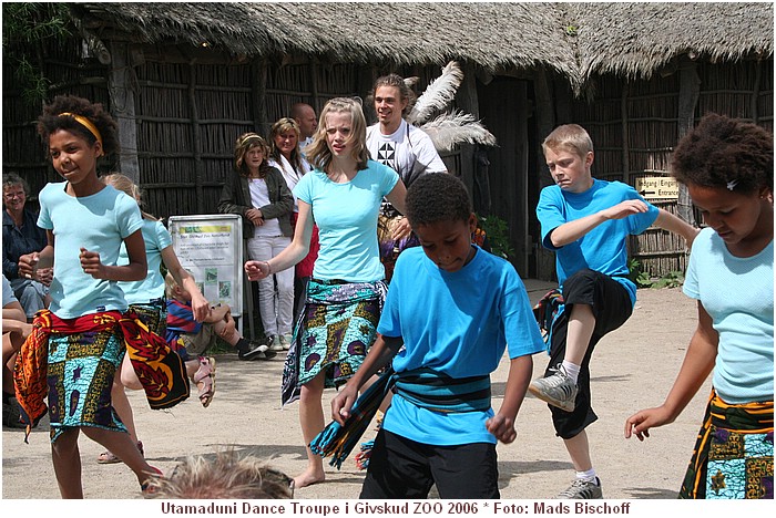 Utamaduni Dance Troupe i Givskud ZOO, Juni 2006 IMG_3133.JPG