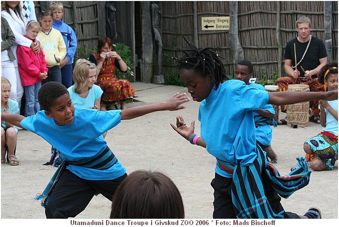 Utamaduni Dance Troupe i Givskud ZOO, Juni 2006 IMG_3157.JPG