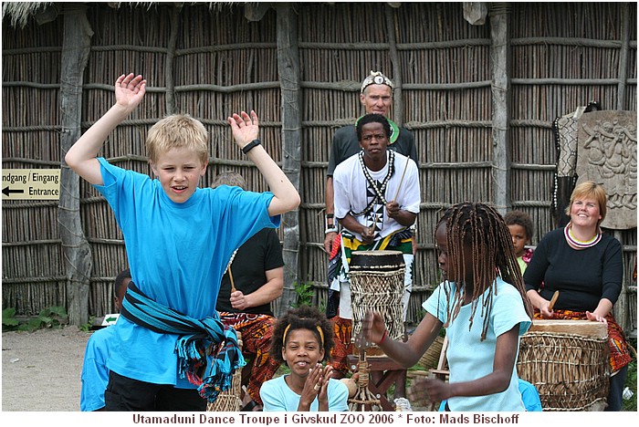 Utamaduni Dance Troupe i Givskud ZOO, Juni 2006 IMG_3171.JPG