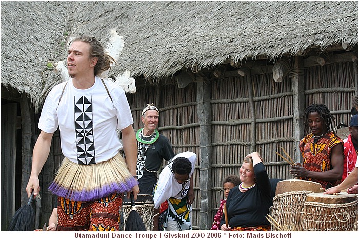 Utamaduni Dance Troupe i Givskud ZOO, Juni 2006 IMG_3204.JPG