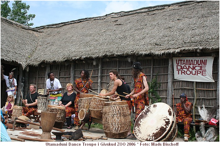 Utamaduni Dance Troupe i Givskud ZOO, Juni 2006 IMG_3400.JPG