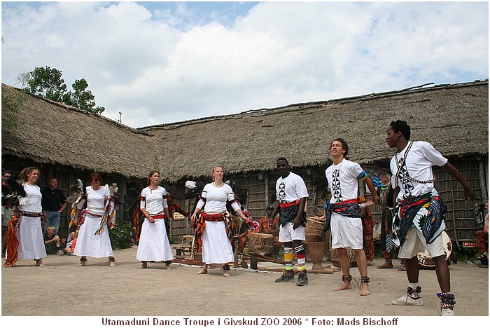 Utamaduni Dance Troupe i Givskud ZOO, Juni 2006 IMG_3467.JPG