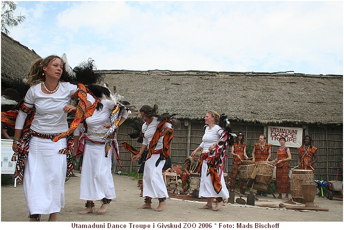 Utamaduni Dance Troupe i Givskud ZOO, Juni 2006 IMG_3542.JPG